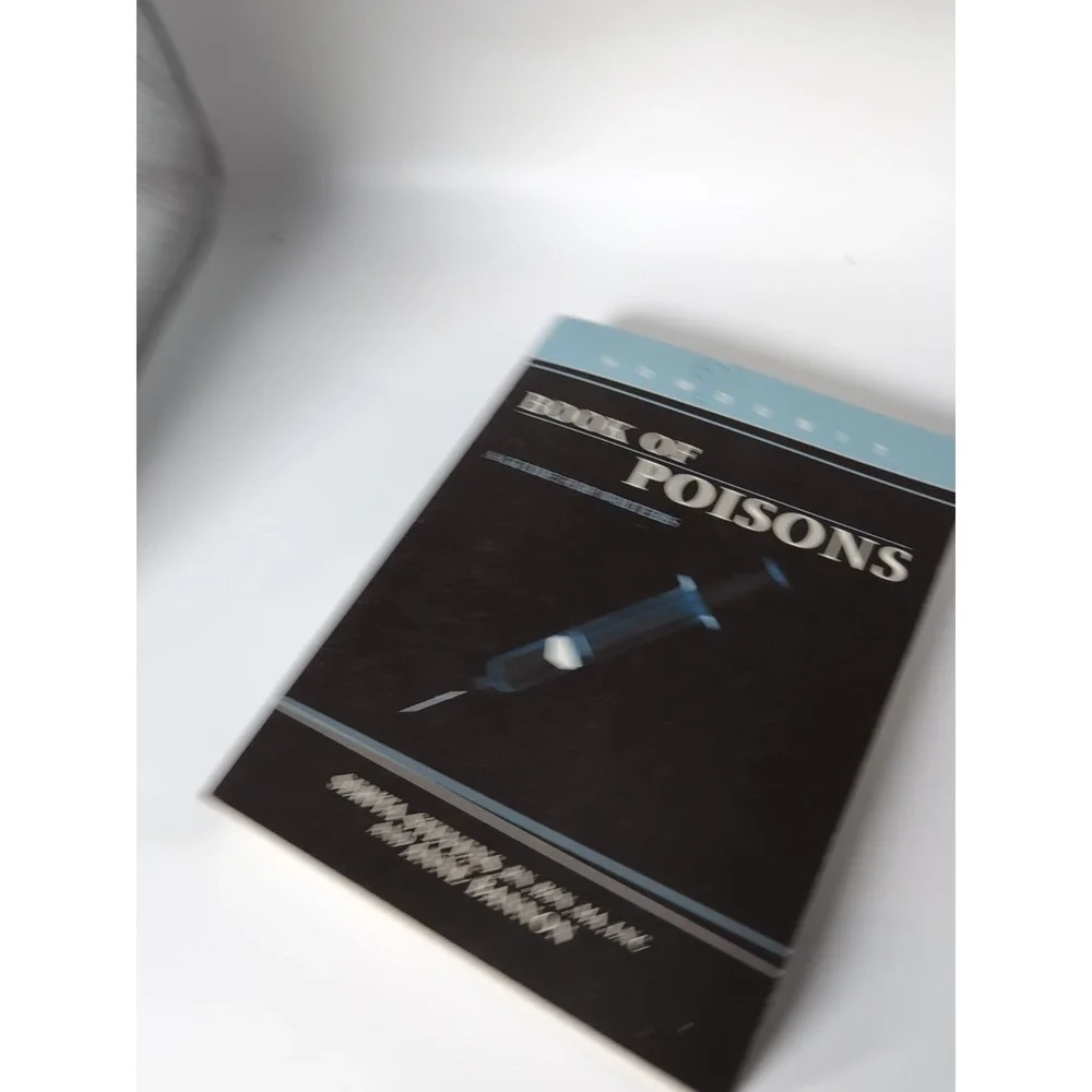 Howdunit Ser.: Book of Poisons by Anne Bannon and Serita Stevens (2007, Perfect)